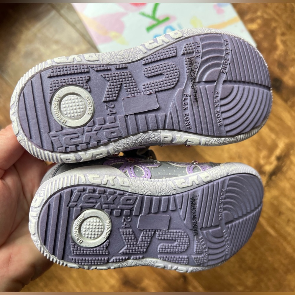 BKO by Beeko Dotty Grey flower MARYJANE ADJUSTABLE STRAP toddler shoes size 24/8 - Picture 5 of 5